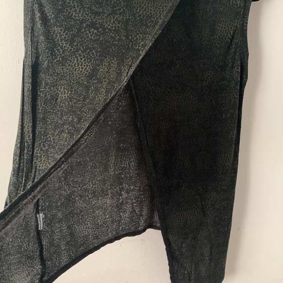 5$ with bundle 😀 Cute top (open back!) - Picture 5 of 11